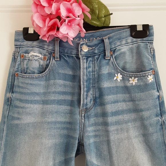 AE: High-Rise Girlfriend Jeans (sz 00) - Picture 2 of 11
